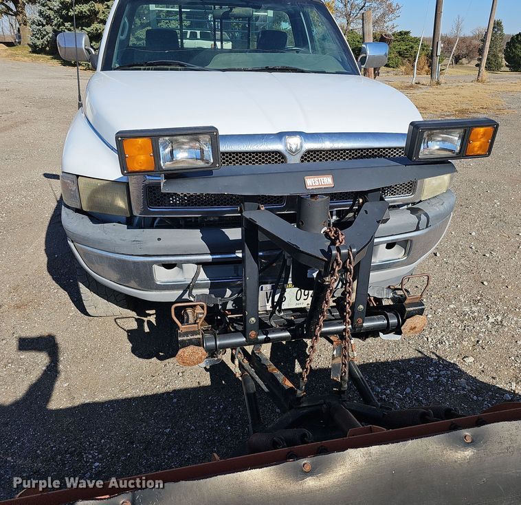 image for item IO9766 1995 Dodge  Ram 2500 flatbed pickup truck