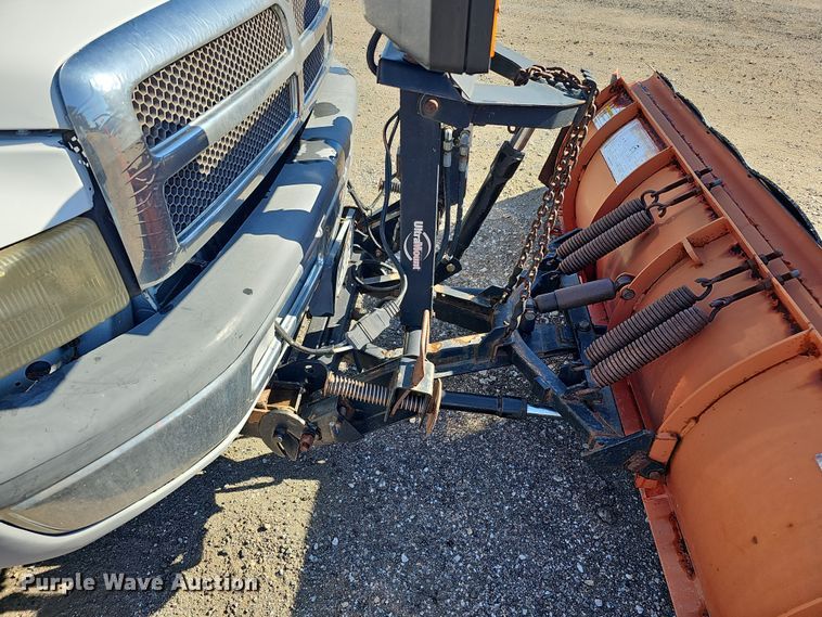 image for item IO9766 1995 Dodge  Ram 2500 flatbed pickup truck