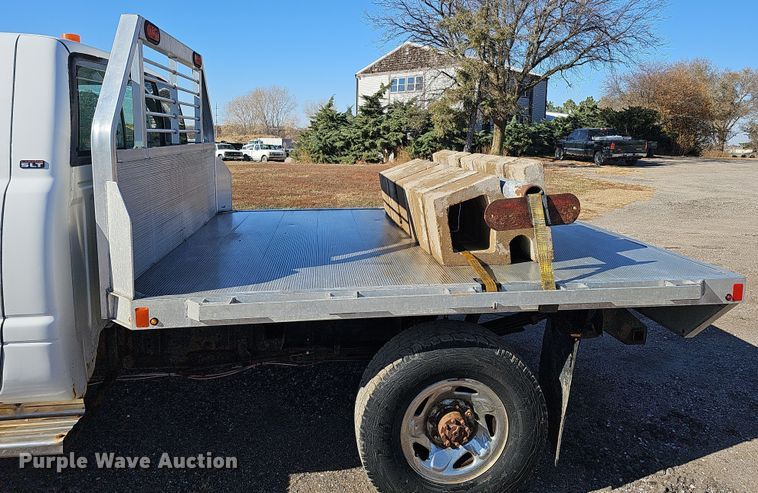 image for item IO9766 1995 Dodge  Ram 2500 flatbed pickup truck