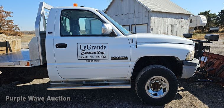 image for item IO9766 1995 Dodge  Ram 2500 flatbed pickup truck