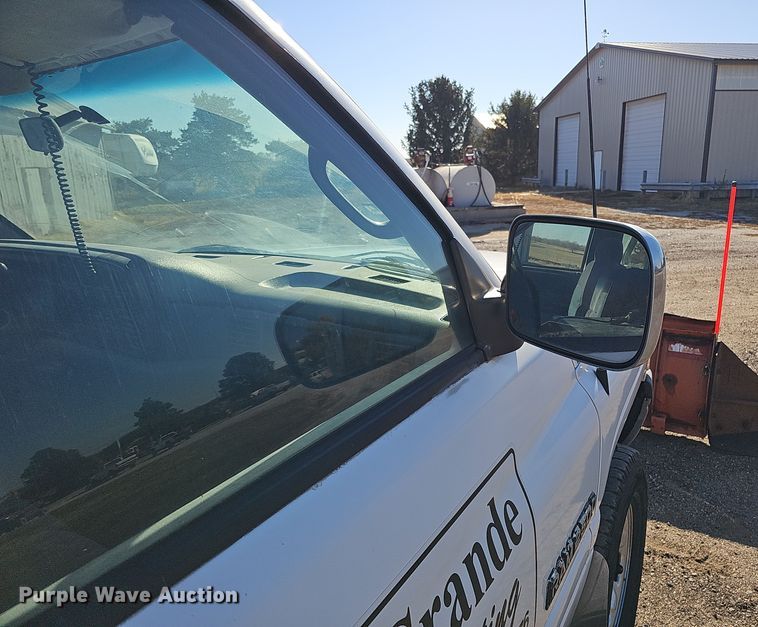 image for item IO9766 1995 Dodge  Ram 2500 flatbed pickup truck