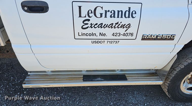 image for item IO9766 1995 Dodge  Ram 2500 flatbed pickup truck