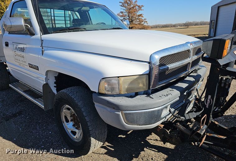 image for item IO9766 1995 Dodge  Ram 2500 flatbed pickup truck