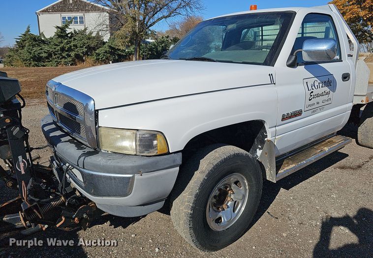 image for item IO9766 1995 Dodge  Ram 2500 flatbed pickup truck