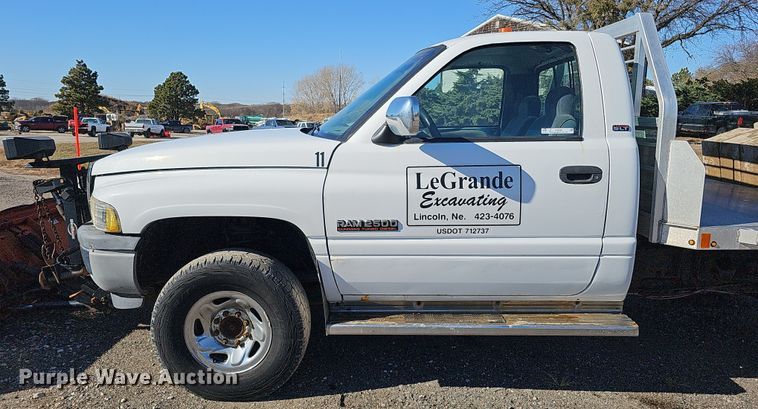 image for item IO9766 1995 Dodge  Ram 2500 flatbed pickup truck