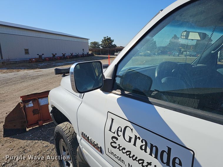 image for item IO9766 1995 Dodge  Ram 2500 flatbed pickup truck