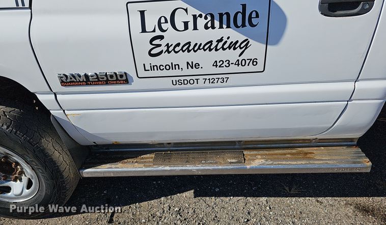 image for item IO9766 1995 Dodge  Ram 2500 flatbed pickup truck