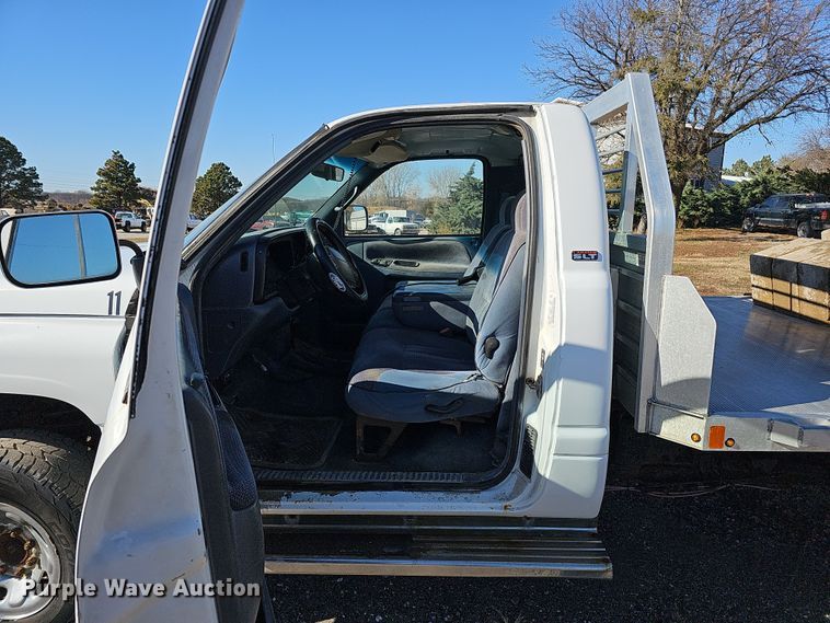 image for item IO9766 1995 Dodge  Ram 2500 flatbed pickup truck