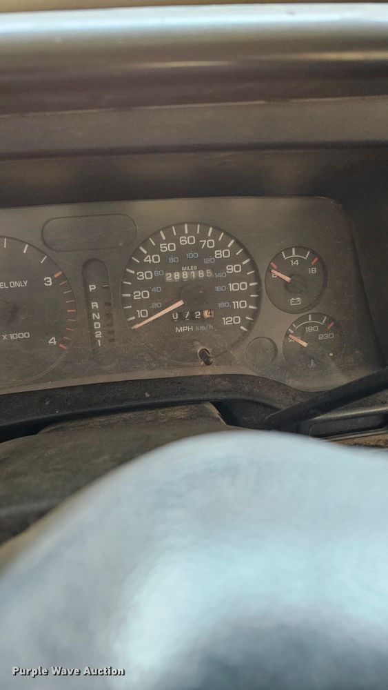 image for item IO9766 1995 Dodge  Ram 2500 flatbed pickup truck