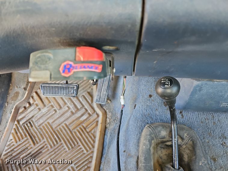 image for item IO9766 1995 Dodge  Ram 2500 flatbed pickup truck