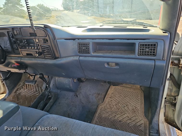 image for item IO9766 1995 Dodge  Ram 2500 flatbed pickup truck