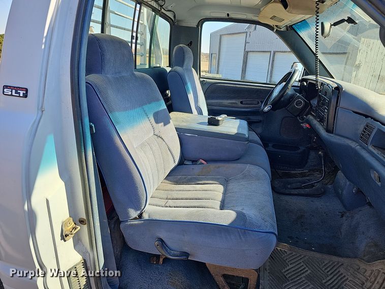 image for item IO9766 1995 Dodge  Ram 2500 flatbed pickup truck