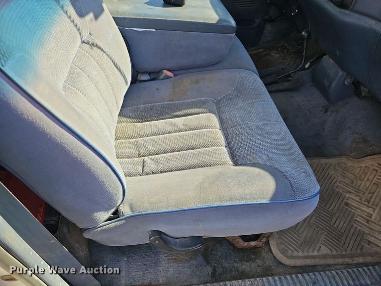 image for item IO9766 1995 Dodge  Ram 2500 flatbed pickup truck