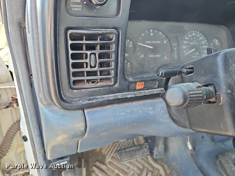 image for item IO9766 1995 Dodge  Ram 2500 flatbed pickup truck