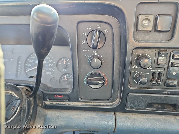 image for item IO9766 1995 Dodge  Ram 2500 flatbed pickup truck