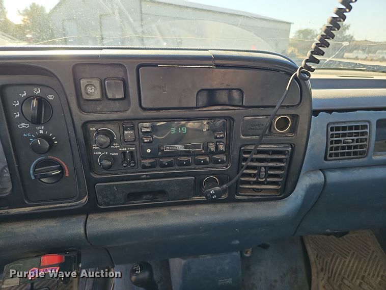 image for item IO9766 1995 Dodge  Ram 2500 flatbed pickup truck