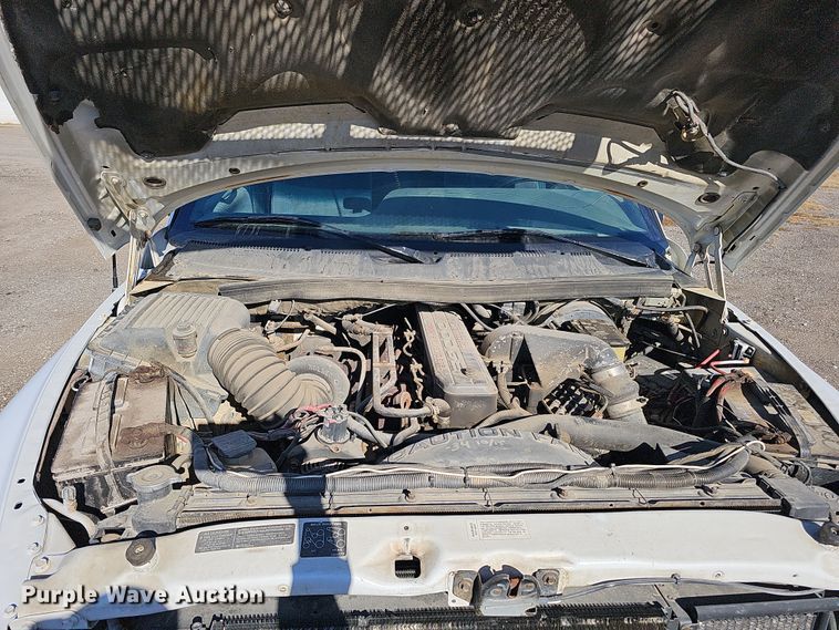 image for item IO9766 1995 Dodge  Ram 2500 flatbed pickup truck