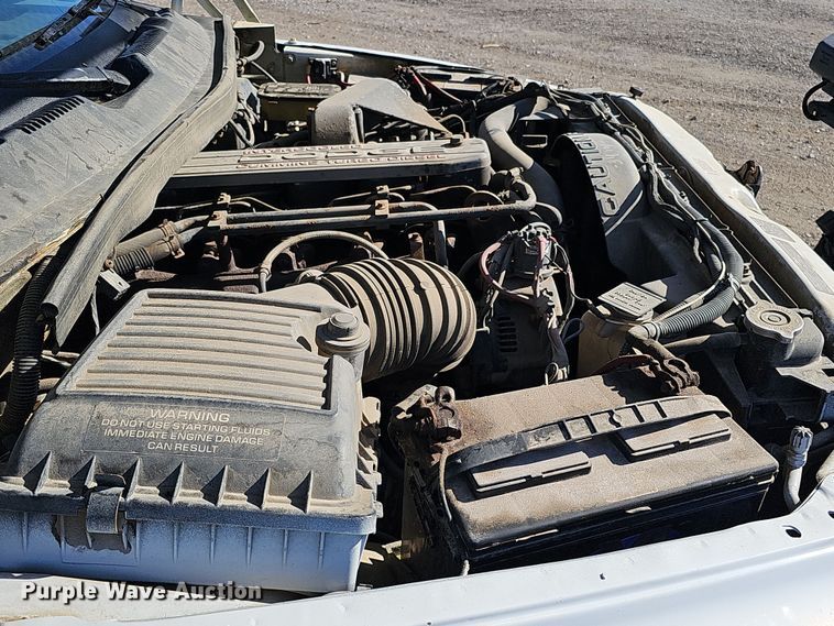 image for item IO9766 1995 Dodge  Ram 2500 flatbed pickup truck