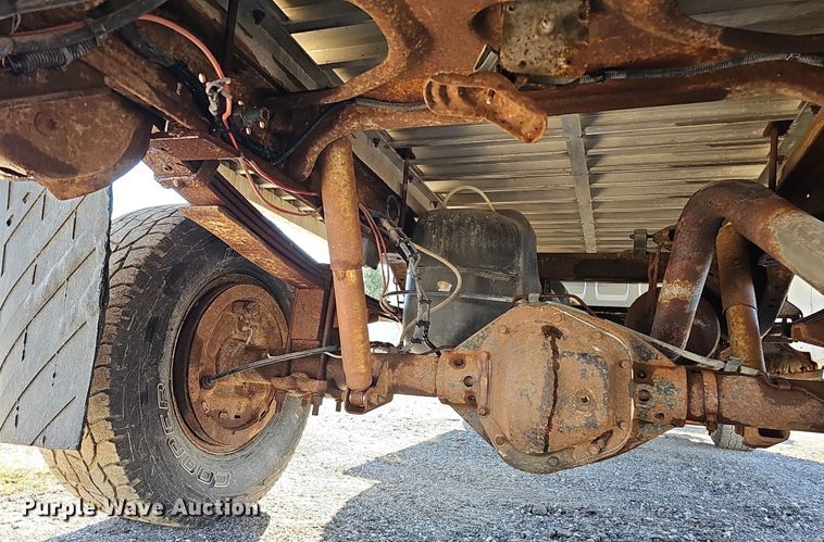 image for item IO9766 1995 Dodge  Ram 2500 flatbed pickup truck