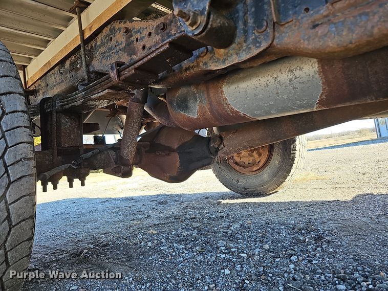 image for item IO9766 1995 Dodge  Ram 2500 flatbed pickup truck