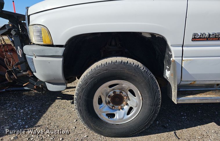 image for item IO9766 1995 Dodge  Ram 2500 flatbed pickup truck