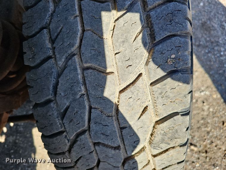 image for item IO9766 1995 Dodge  Ram 2500 flatbed pickup truck