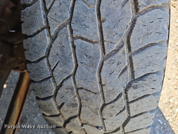 image for item IO9766 1995 Dodge  Ram 2500 flatbed pickup truck