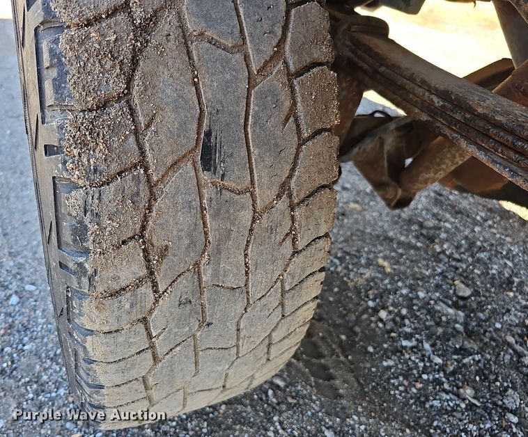 image for item IO9766 1995 Dodge  Ram 2500 flatbed pickup truck