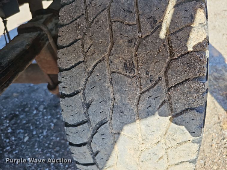 image for item IO9766 1995 Dodge  Ram 2500 flatbed pickup truck