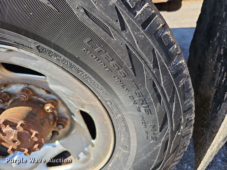 image for item IO9766 1995 Dodge  Ram 2500 flatbed pickup truck