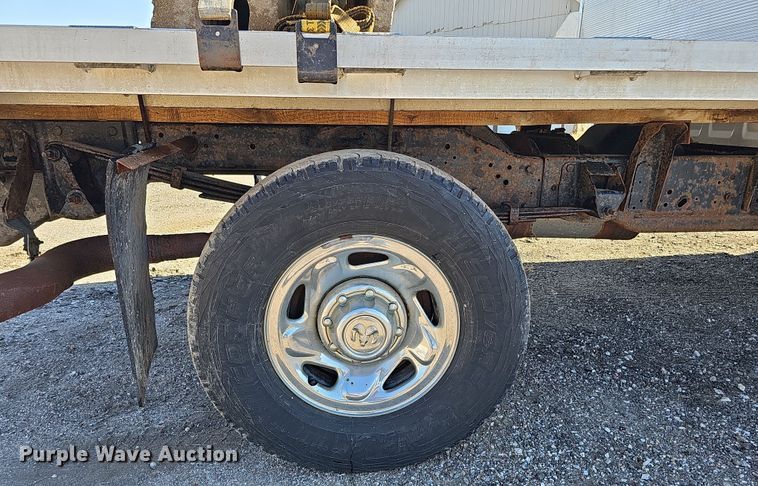 image for item IO9766 1995 Dodge  Ram 2500 flatbed pickup truck