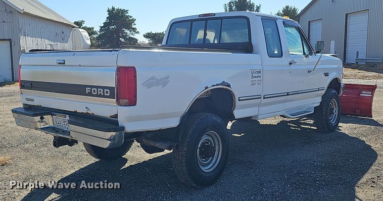 image for item IO9767 1997 Ford F250HD SuperCab pickup truck