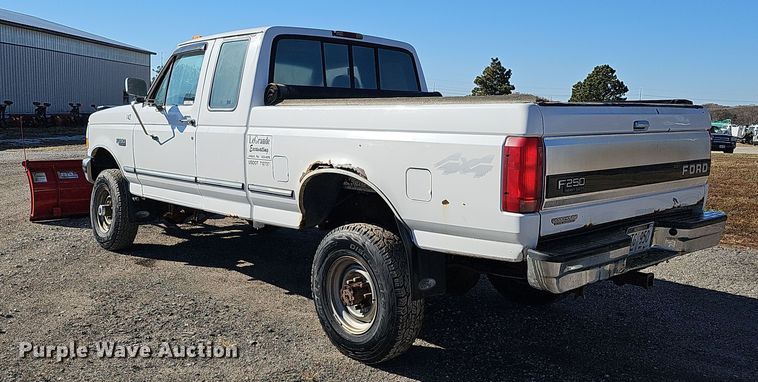 image for item IO9767 1997 Ford F250HD SuperCab pickup truck