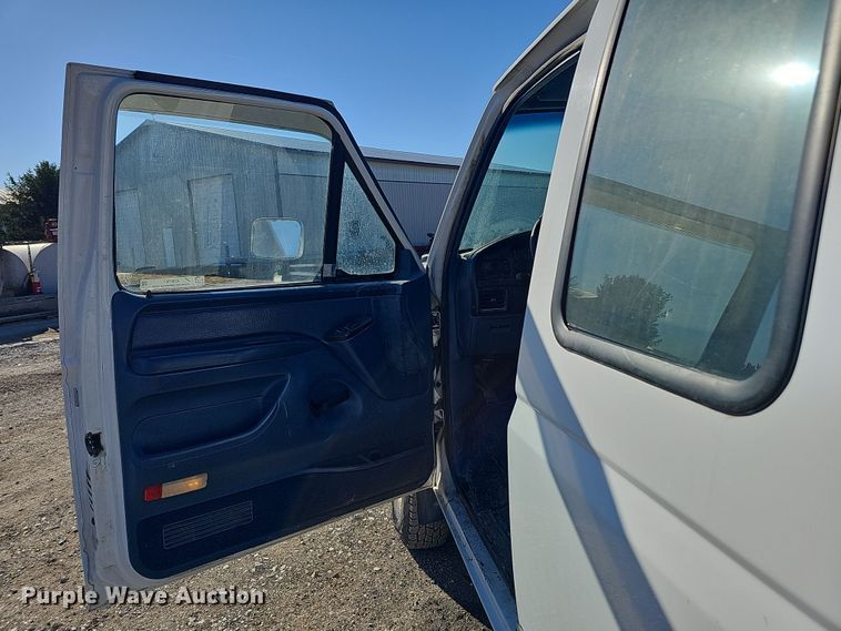 image for item IO9767 1997 Ford F250HD SuperCab pickup truck