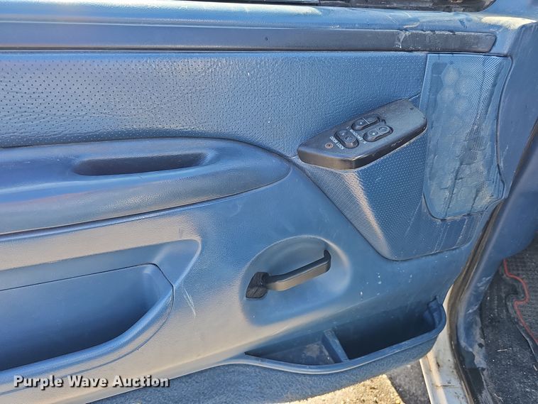 image for item IO9767 1997 Ford F250HD SuperCab pickup truck