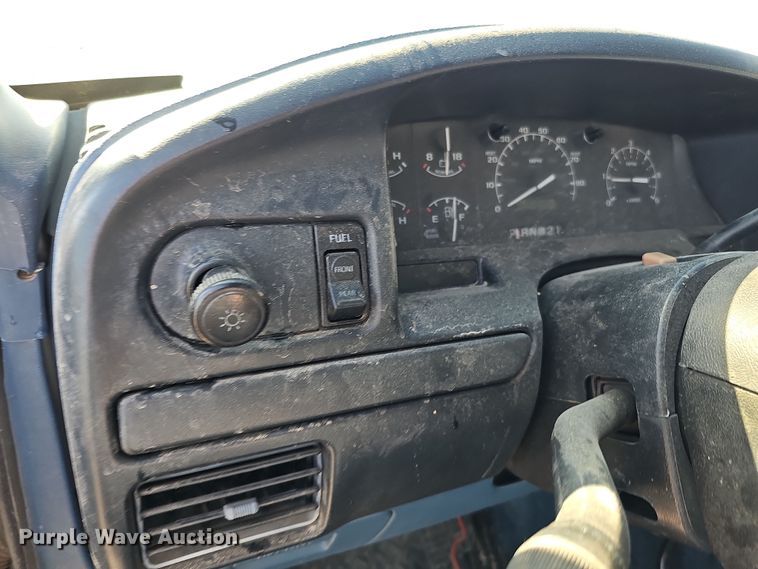 image for item IO9767 1997 Ford F250HD SuperCab pickup truck