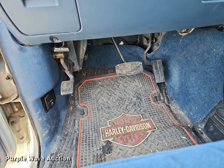 image for item IO9767 1997 Ford F250HD SuperCab pickup truck