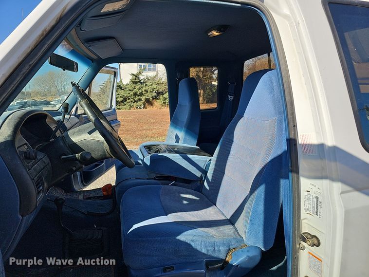 image for item IO9767 1997 Ford F250HD SuperCab pickup truck