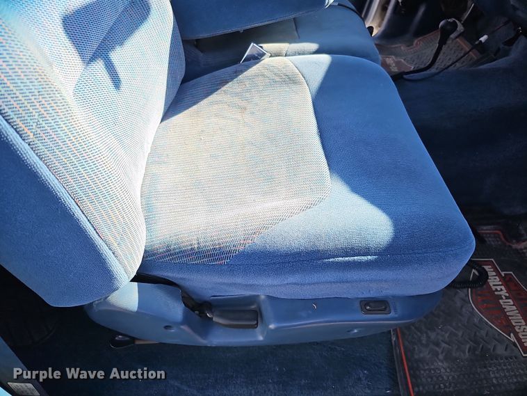 image for item IO9767 1997 Ford F250HD SuperCab pickup truck