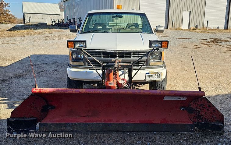 image for item IO9768 1994 Chevrolet K2500 pickup truck