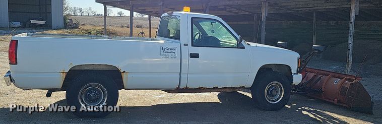 image for item IO9768 1994 Chevrolet K2500 pickup truck