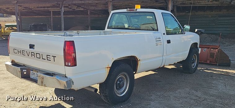 image for item IO9768 1994 Chevrolet K2500 pickup truck