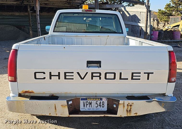 image for item IO9768 1994 Chevrolet K2500 pickup truck