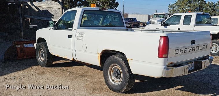 image for item IO9768 1994 Chevrolet K2500 pickup truck