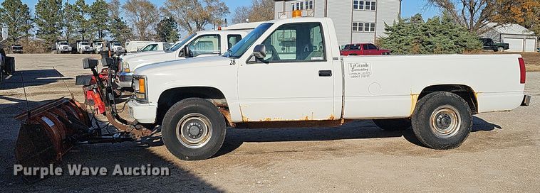 image for item IO9768 1994 Chevrolet K2500 pickup truck