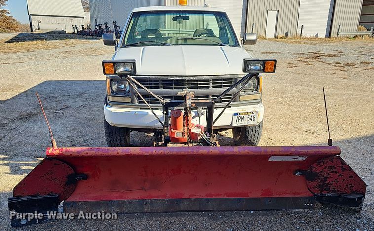 image for item IO9768 1994 Chevrolet K2500 pickup truck