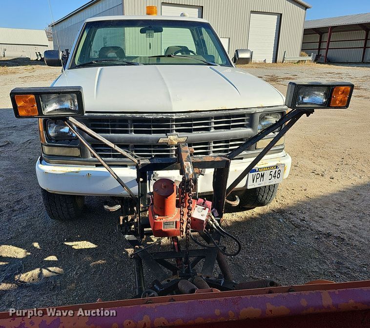 image for item IO9768 1994 Chevrolet K2500 pickup truck