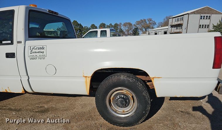 image for item IO9768 1994 Chevrolet K2500 pickup truck