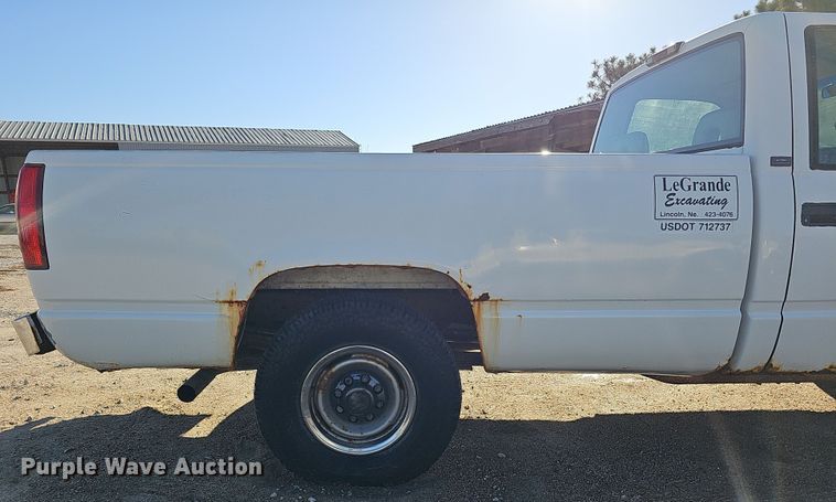 image for item IO9768 1994 Chevrolet K2500 pickup truck