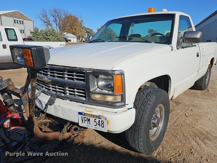 image for item IO9768 1994 Chevrolet K2500 pickup truck